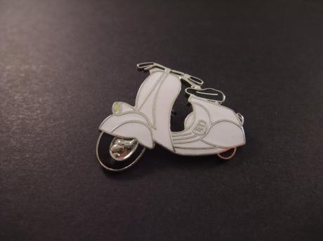 Vespa Italiaanse iconische scooter (witte kleur)